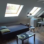 Joli F2 Independant Avec Jardin Prive *
