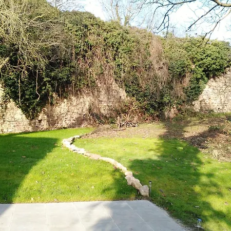 Joli F2 Indépendant Avec Jardin Privé *