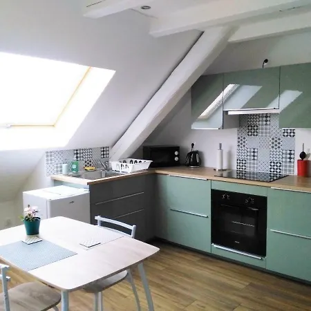 Joli F2 Indépendant Avec Jardin Privé *